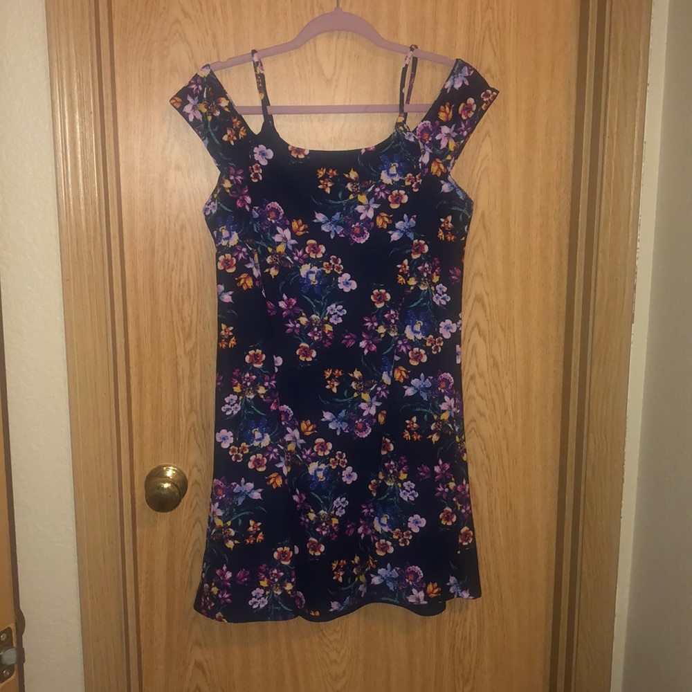 Dress - Picture 2 of 4